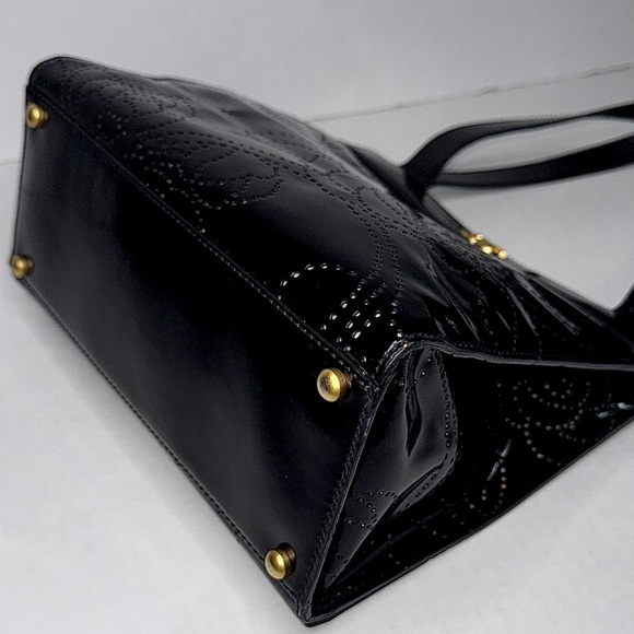 🔥SOLD🔥CHANEL Camelia Enamel Tote Bag - Picture 12 of 17